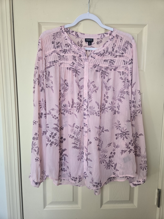 torrid Tops - Torrid Pink Floral Top With Rose Gold